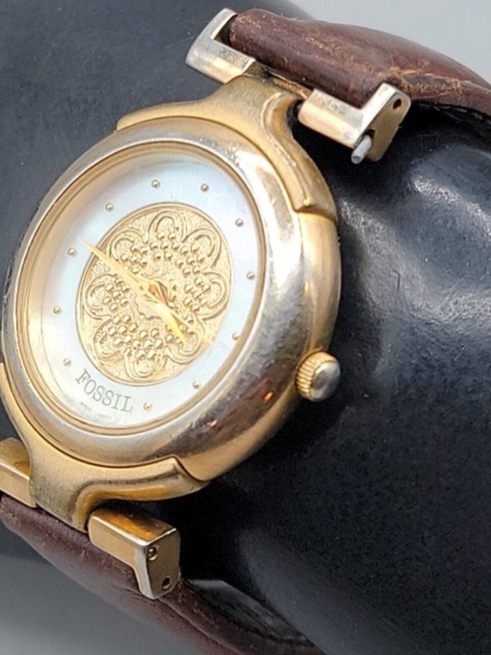 Vtg Fossil 1990s Womens Watch Gold Filigree Mandala Mother of Pearl Leather 30mm - Picture 13 of 16